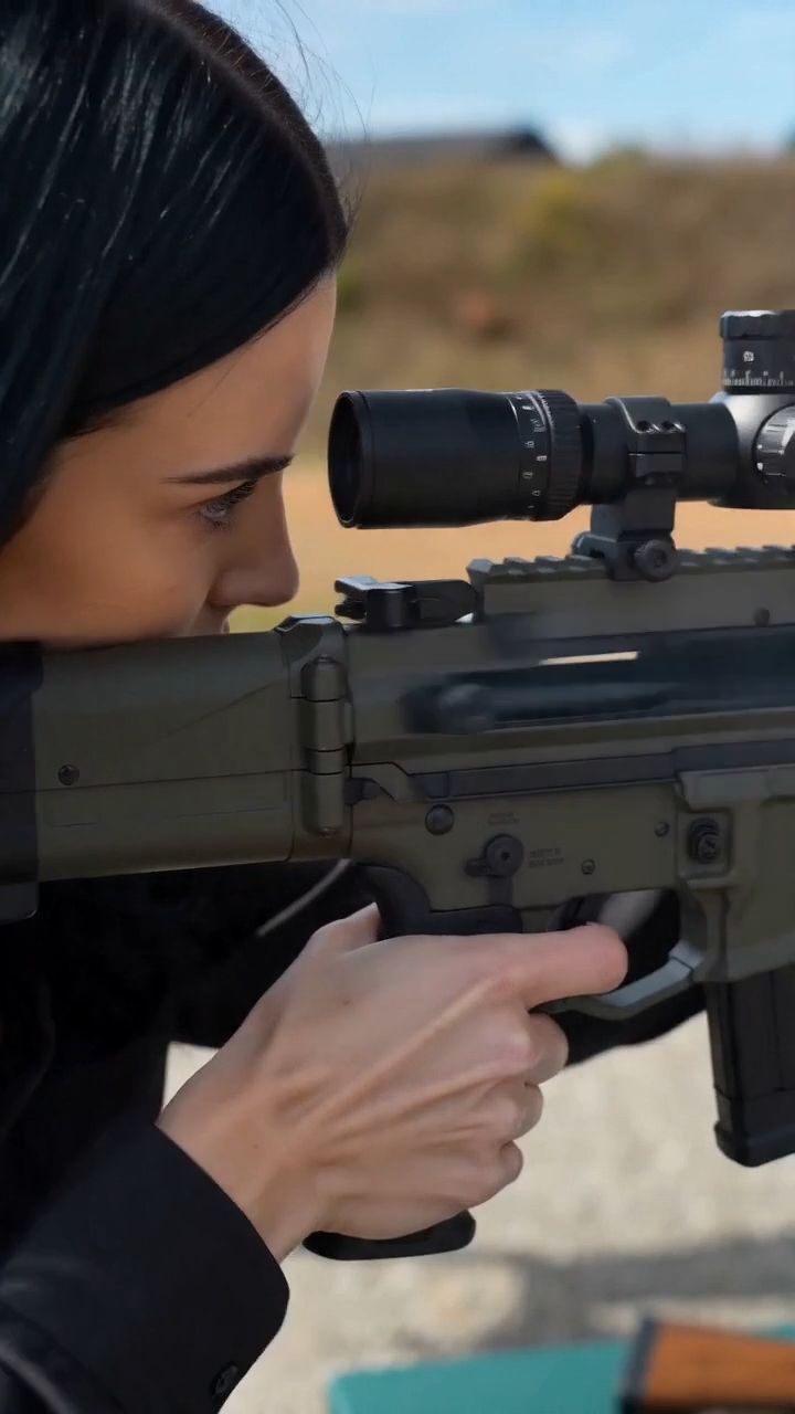 The Arizona Desert Shooting Club buzzed with excitement beneath a cloudless blue sky banner - Viral Story